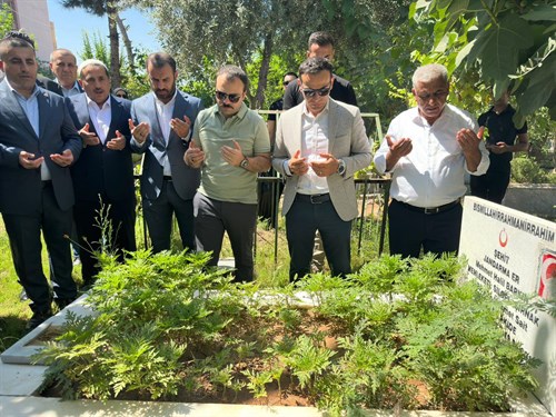 Kaymakamımız Sayın Cihat KOÇ, 15 Temmuz Demokrasi ve Milli Birlik Günü Kapsamında Aziz Şehitlerimizin Kabirlerini Ziyaret Etti.